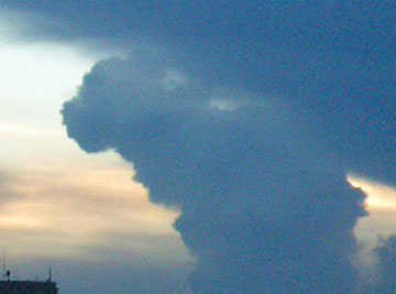 2010-07-22_猫横向き雲拡大28.jpg